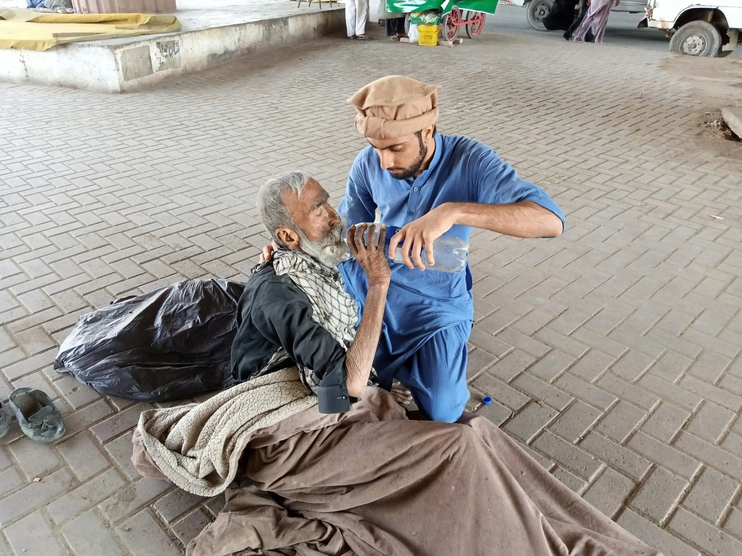 15 Randon Acts Of Kindness To Follow In Daily Life 1 pexels sarwer e kainat welfare 3996734 scaled